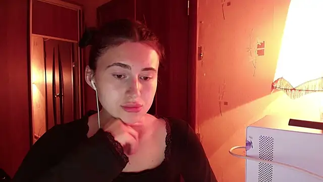 KristinaScott online show from 5, 4, 2026