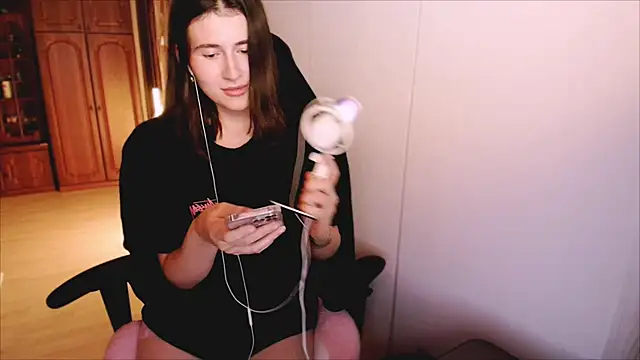 KristinaScott online show from 12, 2, 2026