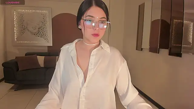 HaileyRoss  online show from 5, 12, 2025