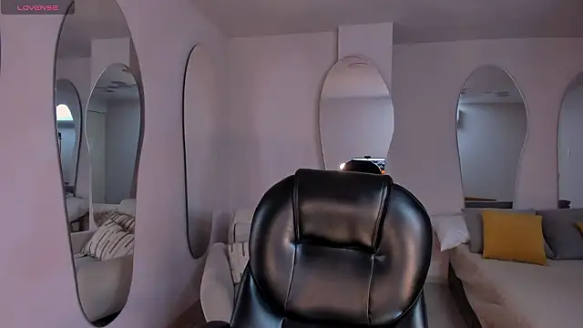 SophieLanne online show from 8, 3, 2026