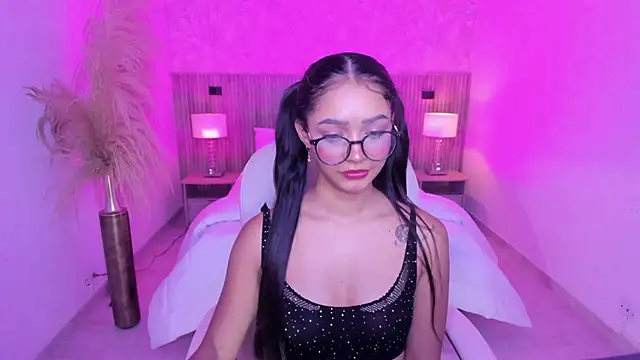 Snapshot of kylie_collins chatting on 29, 5, 2026 kylie collins online show from 29, 5, 2026
