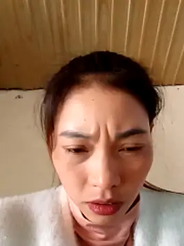 Snapshot of _Su-Su_ chatting on 19, 11, 2025 Su-Su online show from 19, 11, 2025