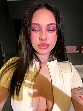 Lolla dolly online show from 28, 11, 2025