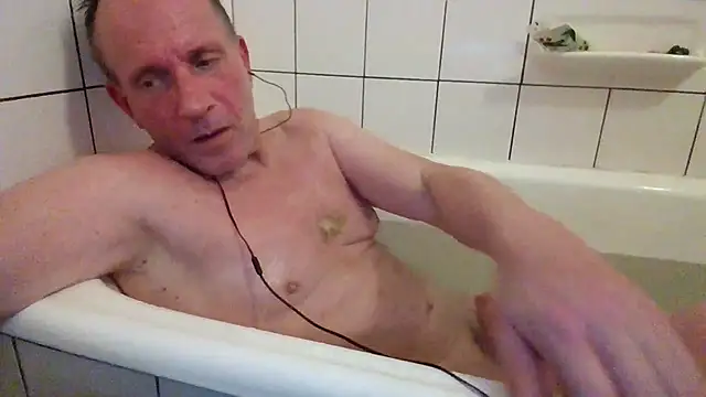 Snapshot of JonnaCD chatting on 29, 10, 2025 JonnaCD online show from 29, 10, 2025