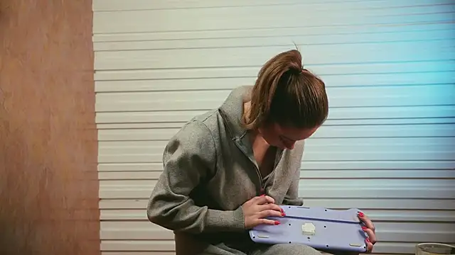 CrystleScozzafava online show from 21, 11, 2025