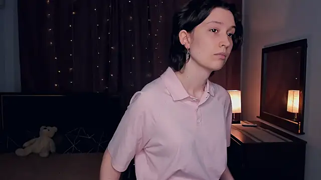 NenaBriand online show from 2, 12, 2025