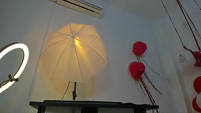 Snapshot of BWW-CINDY11 chatting on 15, 2, 2026 BWW-CINDY11 online show from 15, 2, 2026