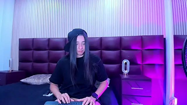 VictoriaSaenz1  online show from 1, 12, 2025