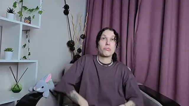 TerrieHerimann online show from 28, 11, 2025