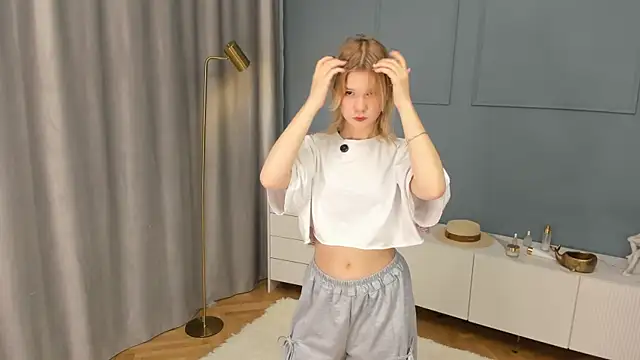 PhillisEsplin online show from 21, 11, 2025