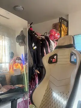 Motherbigbus online show from 3, 2, 2026