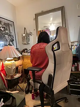 Snapshot of Motherbigbus chatting on 18, 12, 2025 Motherbigbus online show from 18, 12, 2025