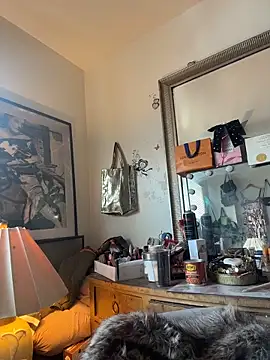 Snapshot of Motherbigbus chatting on 19, 12, 2025 Motherbigbus online show from 19, 12, 2025