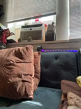 Snapshot of Motherbigbus chatting on 21, 12, 2025 Motherbigbus online show from 21, 12, 2025