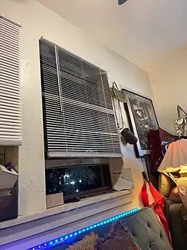 Snapshot of Motherbigbus chatting on 22, 12, 2025 Motherbigbus online show from 22, 12, 2025