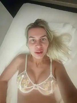 NaughtyClaudia  online show from 22, 11, 2025