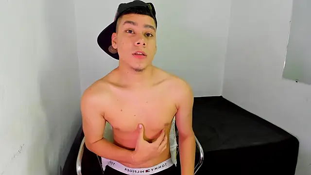 Snapshot of Lucastorrez01 chatting on 6, 5, 2026 Lucastorrez01 online show from 6, 5, 2026