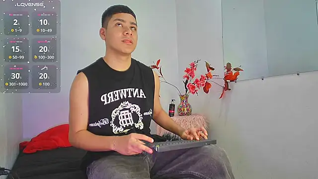 Lucastorrez01 online show from 4, 12, 2025