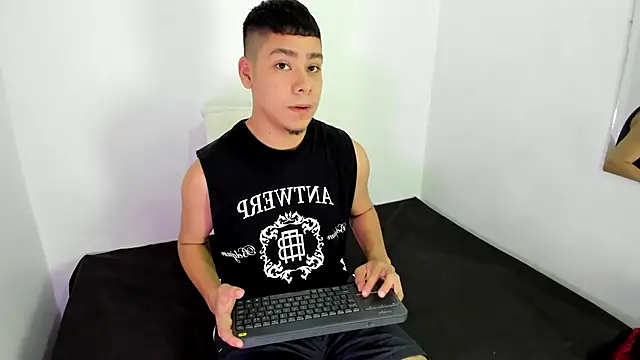 Lucastorrez01 online show from 17, 3, 2026