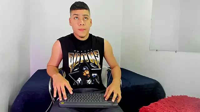 Snapshot of Lucastorrez01 chatting on 26, 5, 2026 Lucastorrez01 online show from 26, 5, 2026