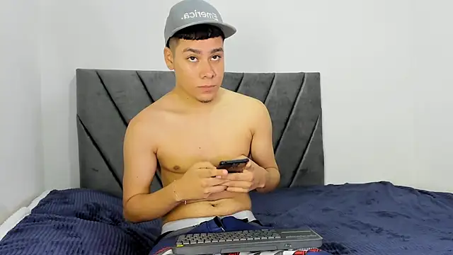 Lucastorrez01 online show from 15, 7, 2026