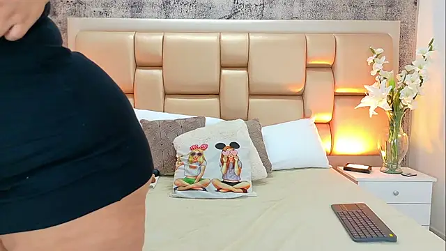 SelennaCooper online show from 2, 12, 2025