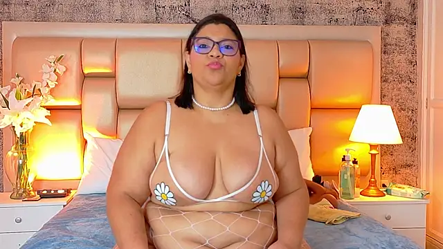 Snapshot of SelennaCooper chatting on 4, 6, 2026 SelennaCooper online show from 4, 6, 2026