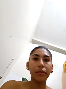 Snapshot of skinnyrox chatting on 13, 2, 2026 skinnyrox online show from 13, 2, 2026