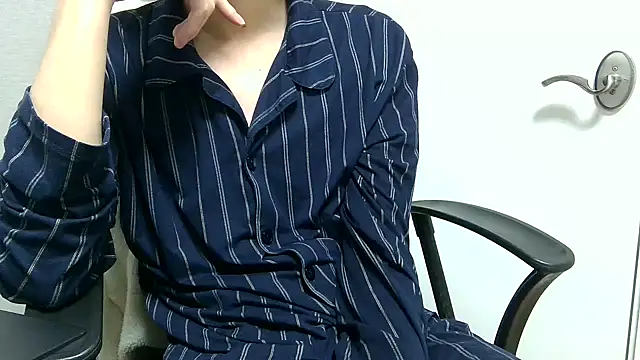 Snapshot of minhyuck001 chatting on 1, 12, 2025 minhyuck001 online show from 1, 12, 2025