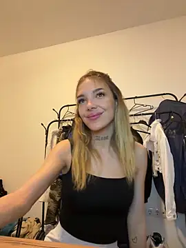 lunababy77 online show from 17, 11, 2025