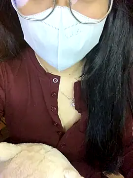 Hanni 22 online show from 25, 11, 2025