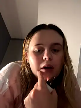 Blonde Bunny online show from 2, 12, 2025