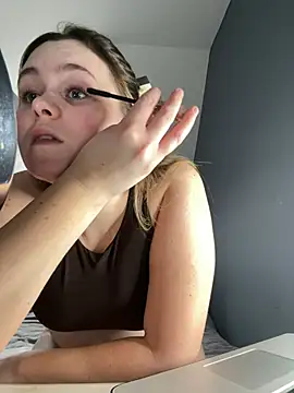 Blonde Bunny online show from 3, 2, 2026