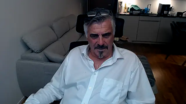 Buidapest online show from 5, 2, 2026