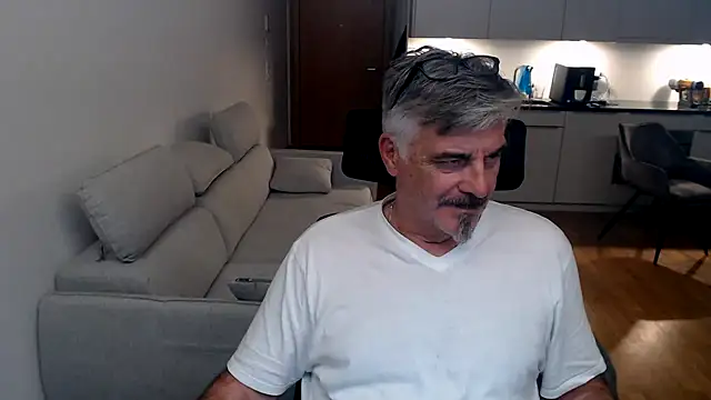 Buidapest online show from 28, 2, 2026