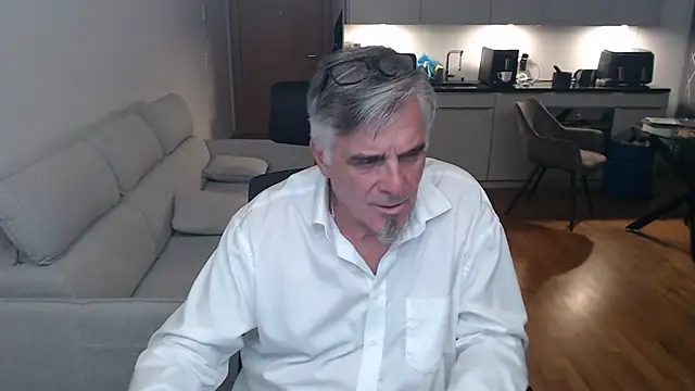 Buidapest online show from 5, 4, 2026