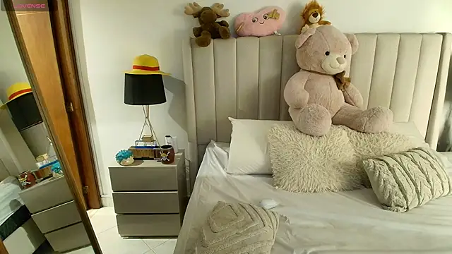 Emyii  online show from 8, 4, 2026