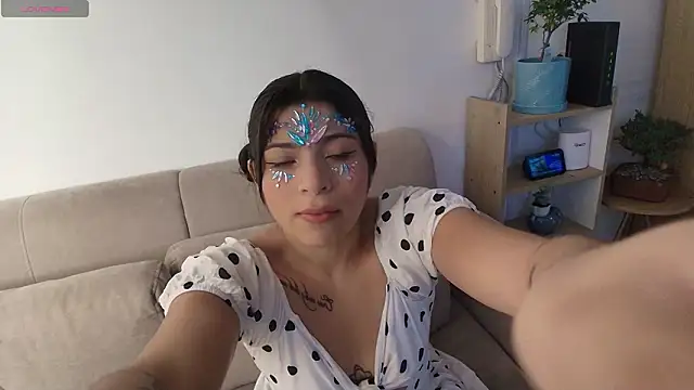 Emyii  online show from 6, 3, 2026