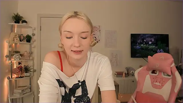 Snapshot of Tiffany_Paw chatting on 17, 7, 2026 Tiffany Paw online show from 17, 7, 2026