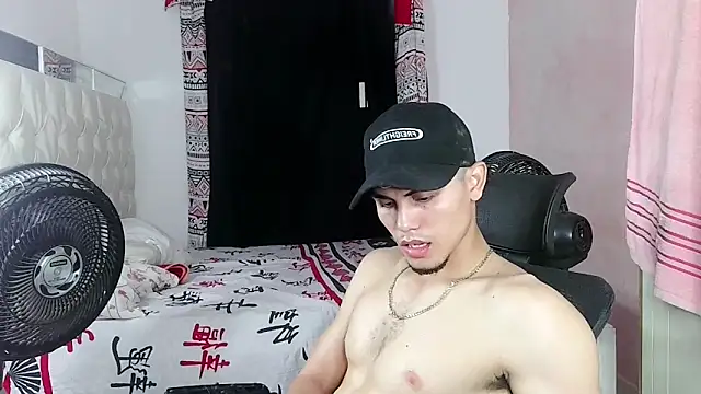 Snapshot of MischievousDuo chatting on 3, 12, 2025 MischievousDuo online show from 3, 12, 2025