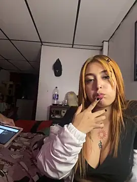 Snapshot of LeahCat69 chatting on 17, 11, 2025 LeahCat69 online show from 17, 11, 2025