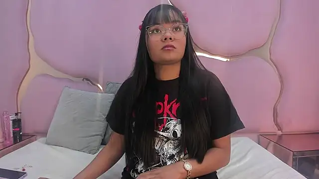 Aisha Leenss online show from 16, 1, 2026