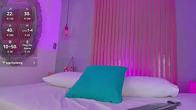 nicolesteele  online show from 26, 11, 2025