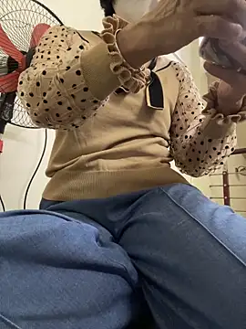 TiffihoaLa online show from 17, 11, 2025