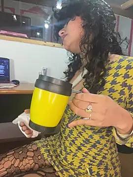 Snapshot of justcallmemargo chatting on 3, 5, 2026 justcallmemargo online show from 3, 5, 2026