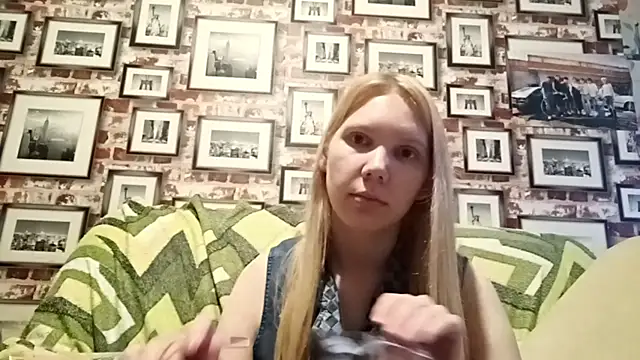 EvieBaggette online show from 19, 11, 2025