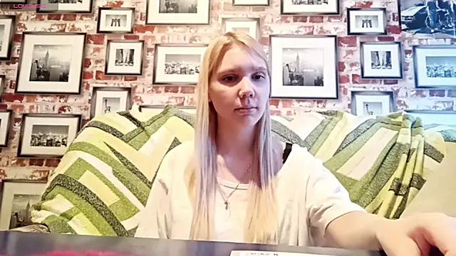 EvieBaggette online show from 21, 11, 2025