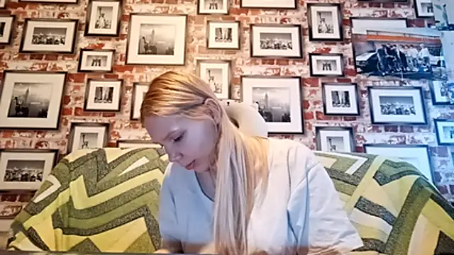 EvieBaggette online show from 24, 11, 2025