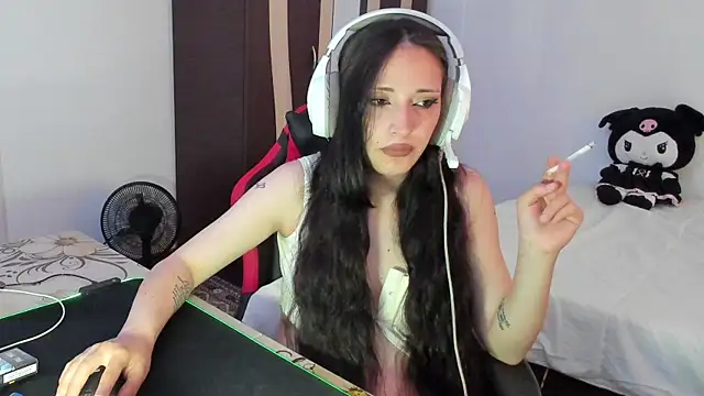 Snapshot of bettyButterfly chatting on 27, 5, 2026 bettyButterfly online show from 27, 5, 2026