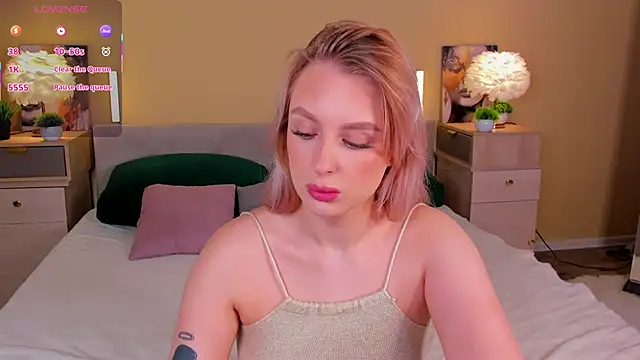 Snapshot of KiraRuiz chatting on 3, 2, 2026 KiraRuiz online show from 3, 2, 2026